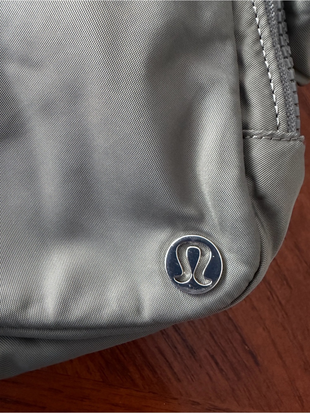 Lululemon Everywhere Belt Bag 2L Grey Sage Crossbody Waist Bag O/S EUC - Picture 6 of 10